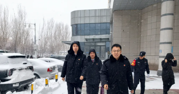 乘上法治风景线，冰雪旅游专列伴你平安行 